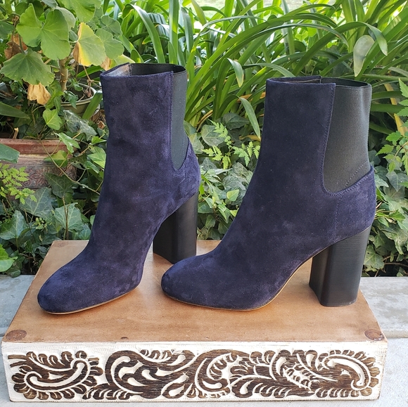 Timeless Chic Navy Italian Suede Rag & Bone Bootie - Picture 2 of 8